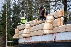 Seinapalkide ladumine kohapeal